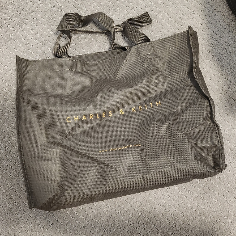 Charles & Keith Bucket Bag - Picture 4 of 4